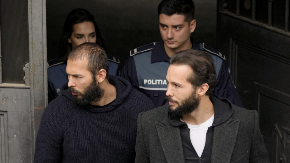 Rumunski sud potvrdio pritvor braći Tejt zbog trgovine ljudima