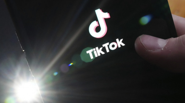 Suspenzije, zabrane, i "snažne preporuke": Sve duži red zemalja u kojima aplikacija TikTok dolazi na crnu listu