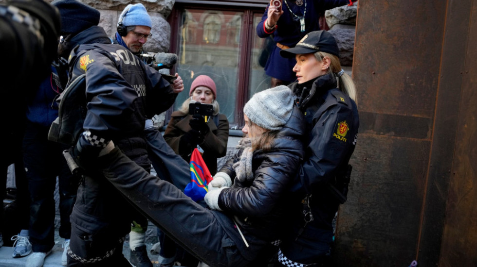 Norveška policija na kratko lišila slobode Gretu Tunberg tokom demonstracija