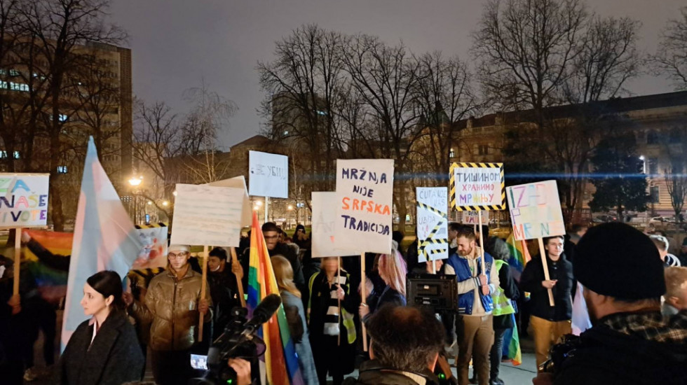 Protest u Beogradu zbog napada na pripadnike LGBT+ zajednice: Okupljeni izneli tri zahteva
