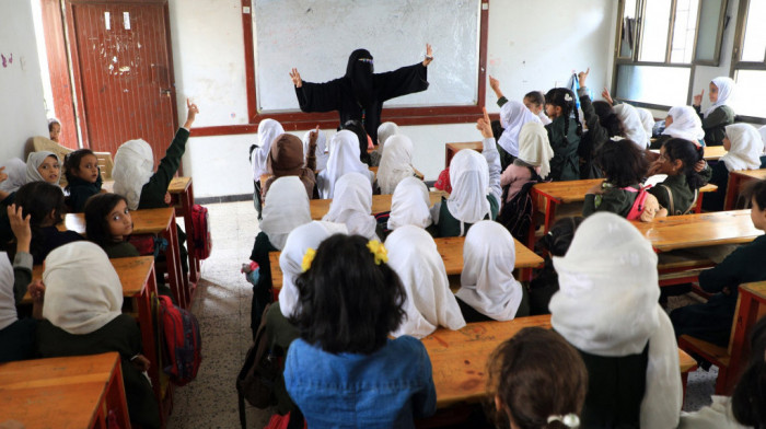 Nova trovanja u školama u Iranu, do 6. marta otrovano više od 5.000 učenika