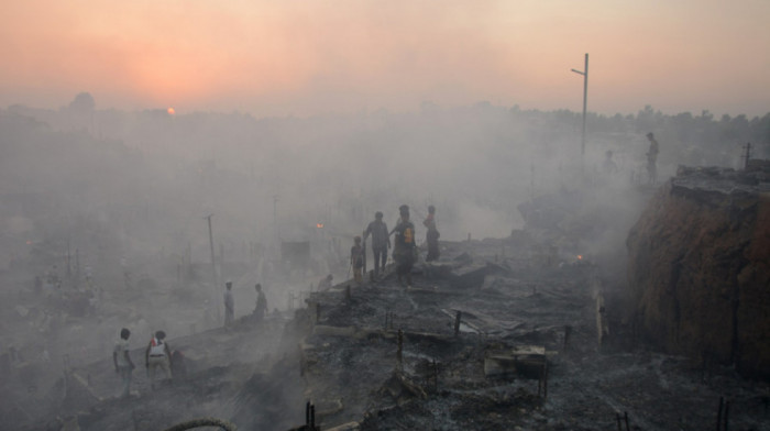 U velikom požaru u kampu u Bangladešu 12.000 izbeglih Rohindža iz Mjanmara ostalo bez doma