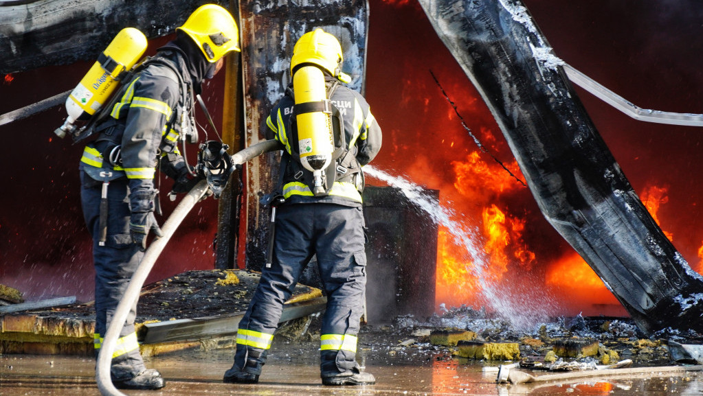 Atina: Požar u naselju Rizopuli, pet vatrogasnih vozila na terenu