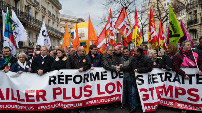 Francuska korak bliže ka usvajanju penzione reforme, sindikati najavili nastavak protesta