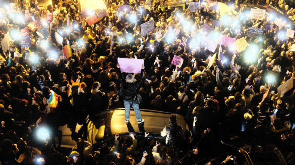 Hiljade žena u Istanbulu učestvovalo u maršu povodom Dana žena, uprkos zabrani