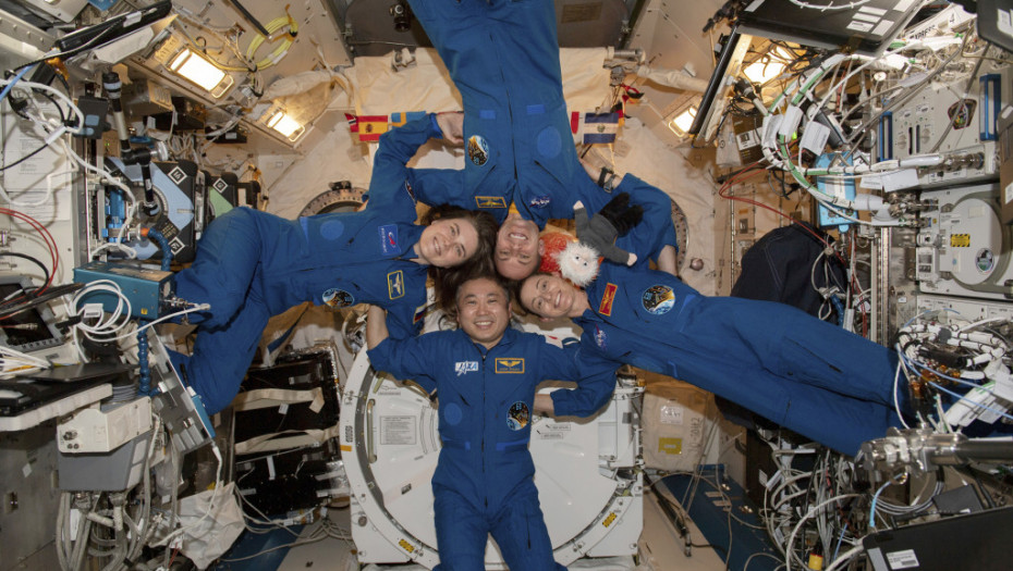 Četvoročlana posada bezbedno sletela posle višemesečne naučne misije u svemiru