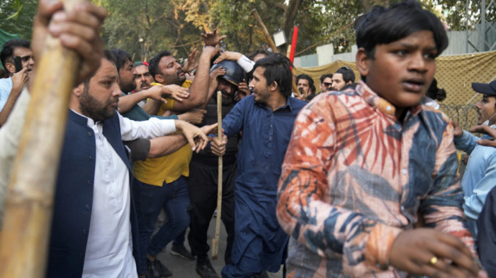 Ubijen policajac tokom protesta zbog povećanja troškova života u Pakistanu: Uhapšeno nekoliko demonstranata