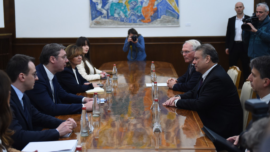 Predsednik Vučić se sastao sa Eskobarom, na stolu ZSO i mogućnost pronalaženja kompromisa s Prištinom