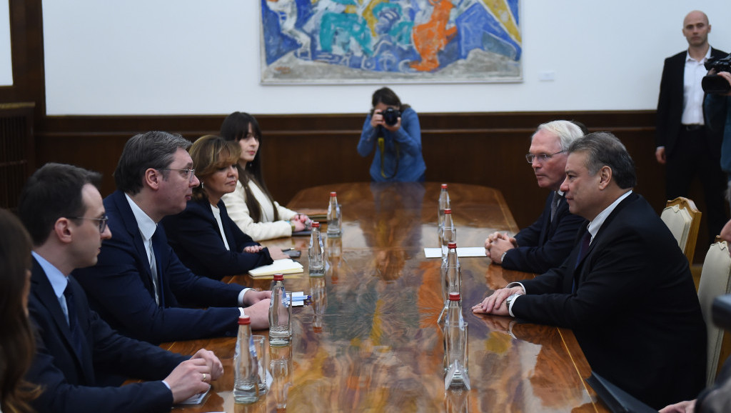 Predsednik Vučić se sastao sa Eskobarom, na stolu ZSO i mogućnost pronalaženja kompromisa s Prištinom