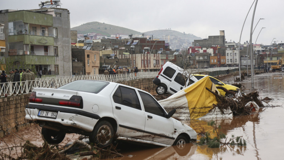 U poplavama u oblastima razorenim katastrofalnim zemljotresom u Turskoj poginulo 14 ljudi