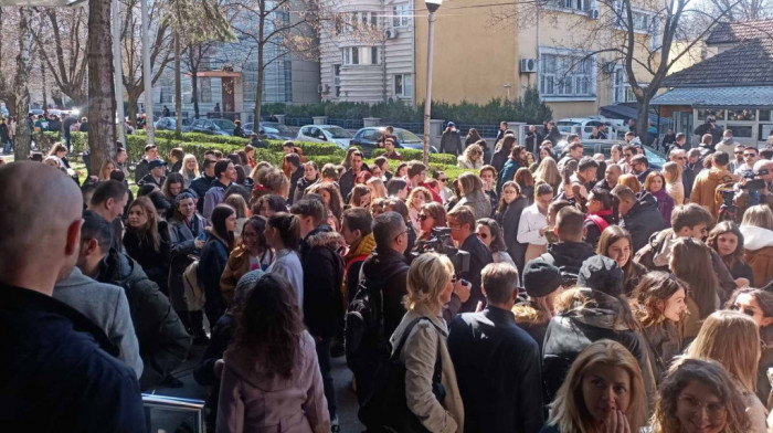 Protest zbog uvredljivih plakata protiv troje nastavnika FPN-a, Surlić: Nadam se da će nadležni reagovati