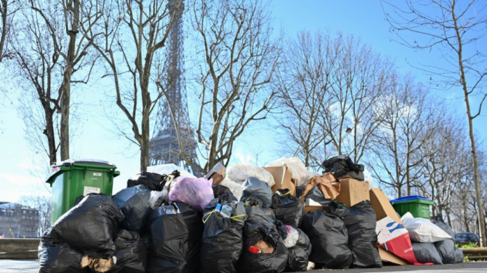 Pariz se "davi" u 10.000 tona smeća: Posledice štrajkova u Francuskoj jasno vidljive na ulicama prestonice