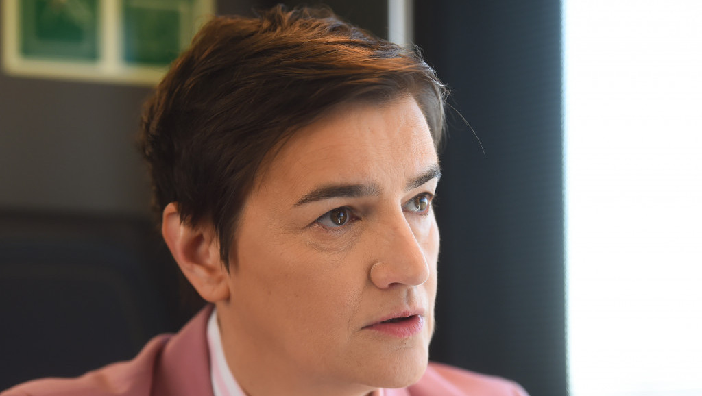 Brnabić sa predstavnicima MK Grupe i AIK Banke povodom donacije u okviru programa "Podrška porodici"