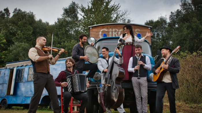 Barcelona Gipsy balKan Orchestra objavili novi spot za pesmu "Tisom Tiše"