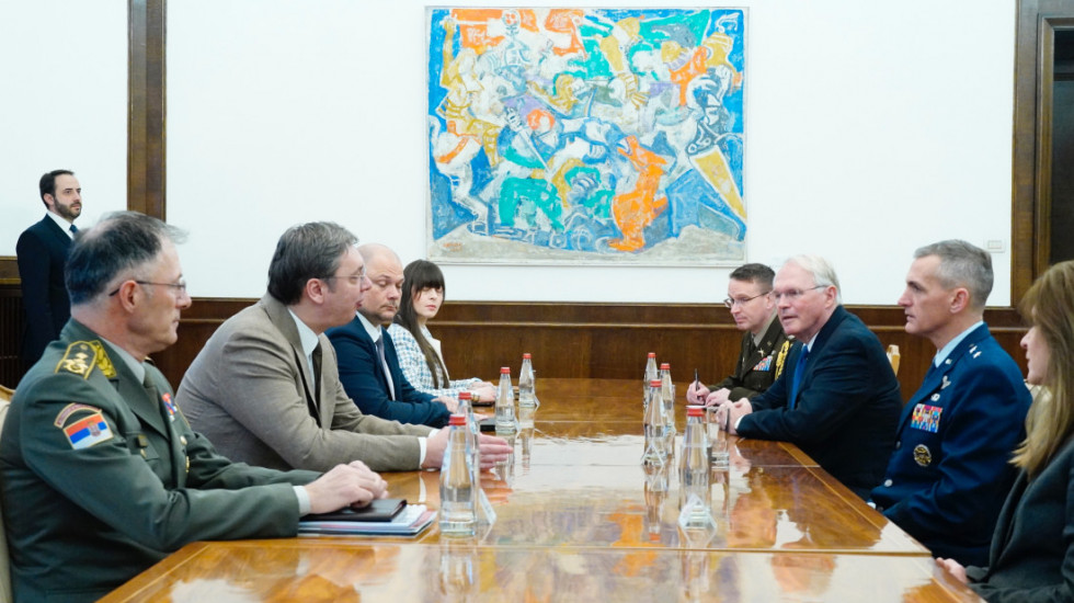Vučić zahvalio Lasiku na profesionalnom postupanju KFOR-a