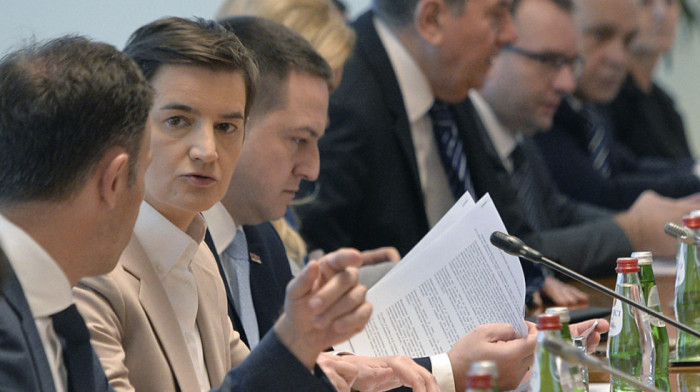 Brnabić sa rektorima, dekanima i studentima o finansiranju obrazovanja