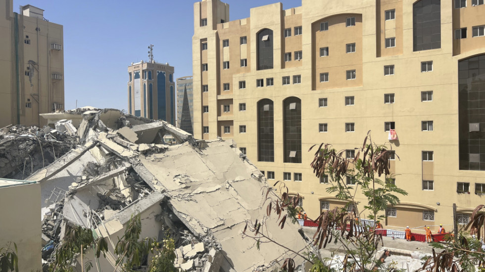Srušila se višespratnica u Dohi, traje potraga za preživelima