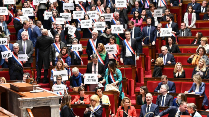 Francusku u petak čeka odluka o reformi penzionog sistema, opozicija kritična