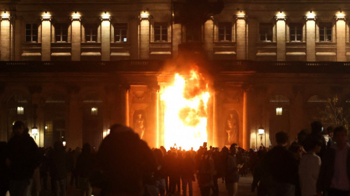 Zgrada skupštine u Bordou zapaljena tokom protesta