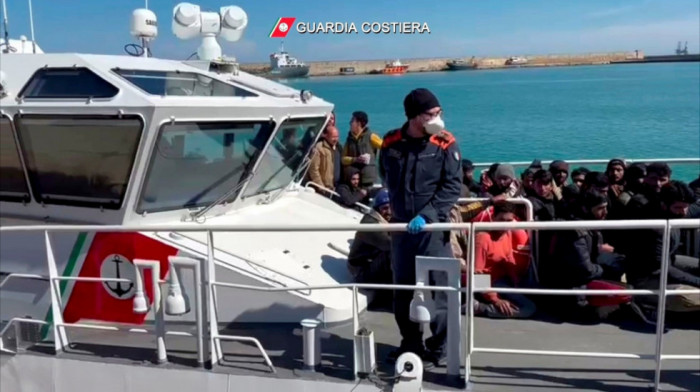 Na italijansko ostrvo Lampeduza stigao rekordan broj migranati: Za 24 sata iskrcalo se više od 2.000 ljudi