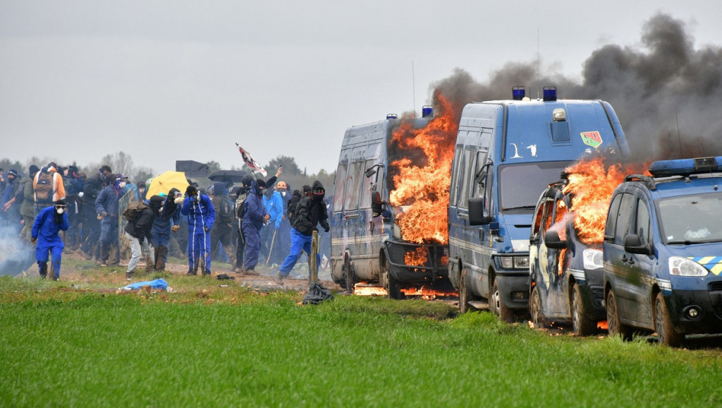 Protesti na jugozapadu Francuske zbog gradnje rezervoara: Povređeno 16 policajaca, jedan demonstrant u kritičnom stanju