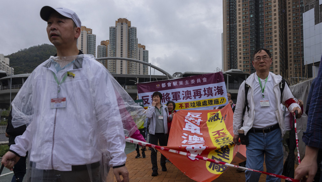 Prvi odobreni protest u Hongkongu pod strogim nadzorom policije: Demonstranti su morali da nose numerisane kartice