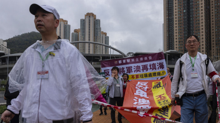 Prvi odobreni protest u Hongkongu pod strogim nadzorom policije: Demonstranti su morali da nose numerisane kartice