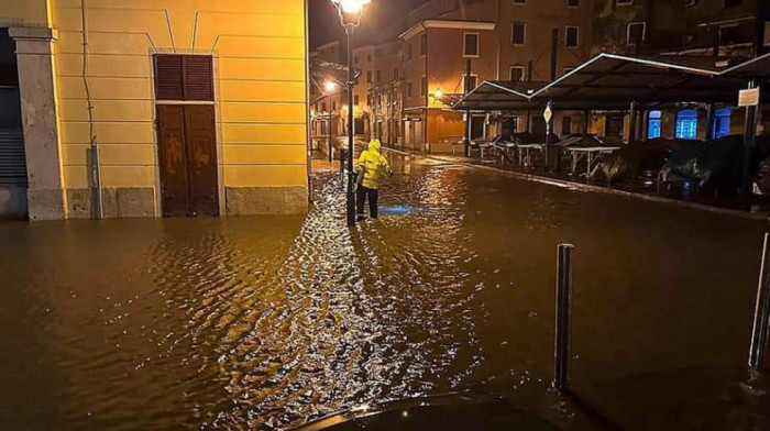Obilne padavine u Hrvatskoj: Poplavljene ulice, uništen novi vrtić