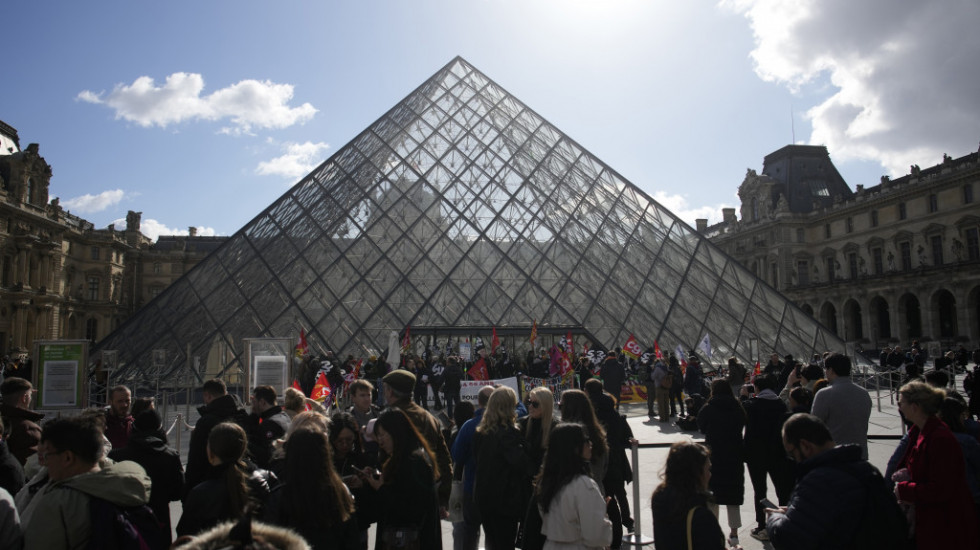 "Mona Liza štrajkuje": Demonstranti blokirali muzej Luvr u Parizu