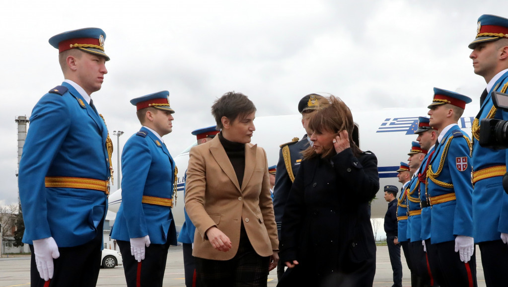 Brnabić dočekala predsednicu Grčke Katerinu Sakelaropulu na aerodromu u Beogradu