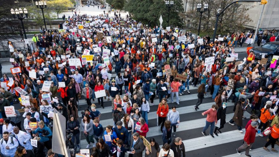 Demonstranti traže od vlasti u Tenesiju strože zakone o oružju nakon pucnjave u školi