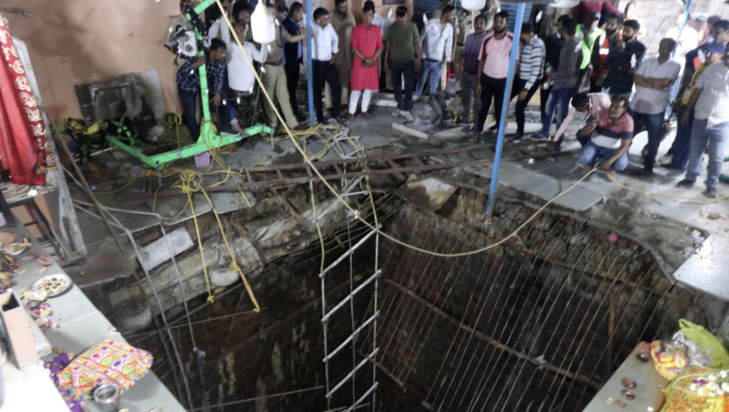 Najmanje 35 ljudi stradalo u Indiji, urušio se pod u hinduističkom hramu