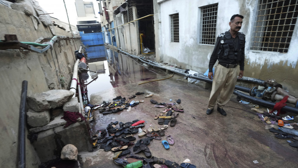 Najmanje 11 ljudi poginulo u stampedu na podeli besplatne hrane u Pakistanu