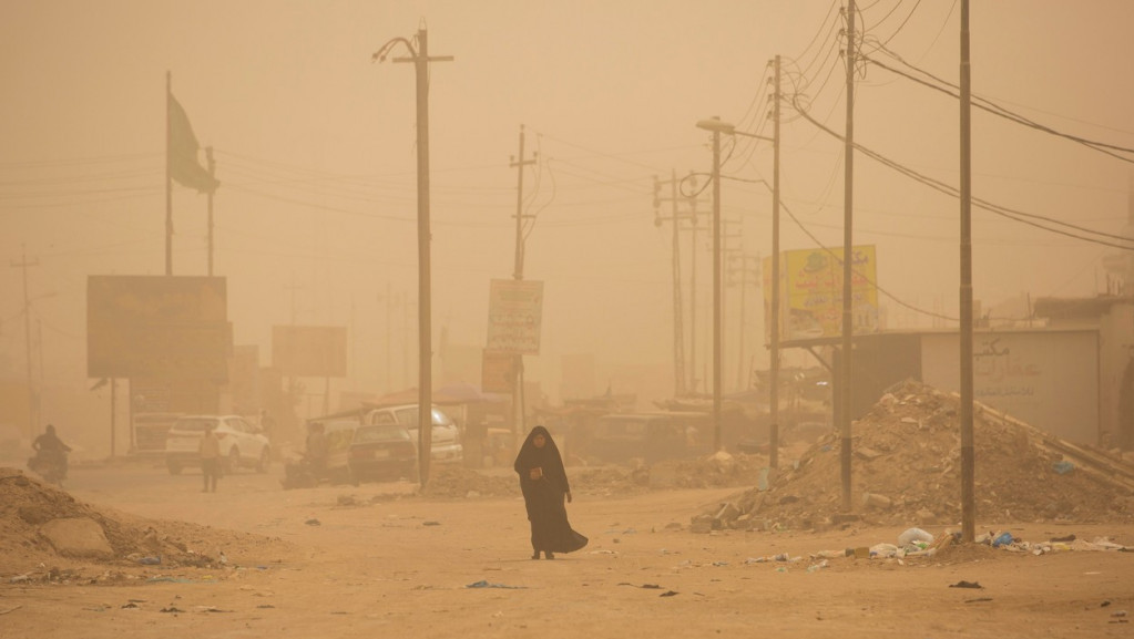 Više od 500 ljudi zatražilo medicinsku pomoć nakon peščane oluje u Iraku