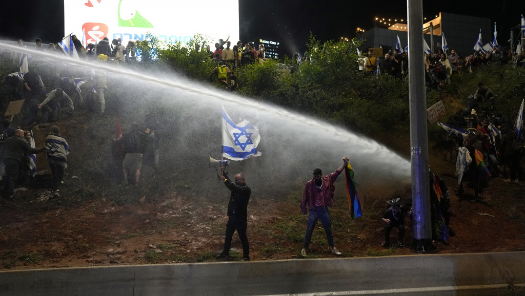 Novi protesti zbog u Izraelu zbog najavljene reforme pravosuđa: Policija u Tel Avivu koristila i vodene topove