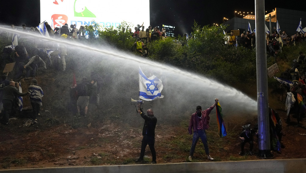 Novi protesti zbog u Izraelu zbog najavljene reforme pravosuđa: Policija u Tel Avivu koristila i vodene topove