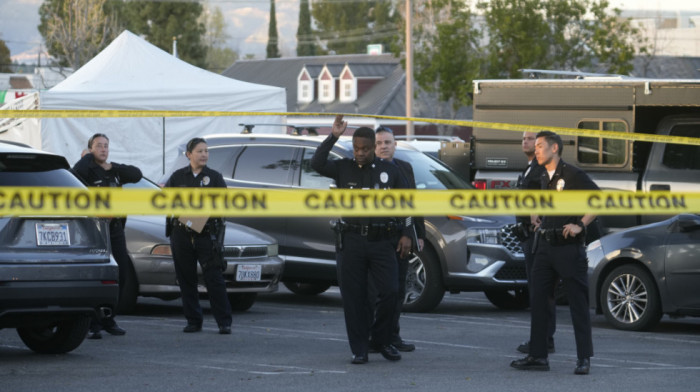 Naoružani muškarac uhapšen kod golf terena u Los Anđelesu nakon pucnjave i pretnji