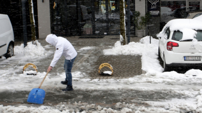 Sneg je prestao da pada, ali je temperatura i dalje ispod proseka: Kada će preći 10. podeljak?