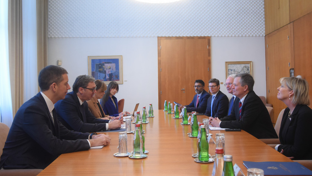 Vučić sa senatorom Dejnsom: "Dobar razgovor o svim važnim pitanjima"