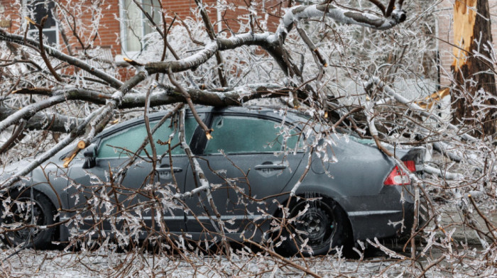 Ledena oluja u Kanadi: Dvoje poginulo, više od milion ljudi bez struje