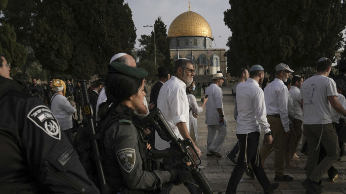 Palestinci zabarikadirani u džamiji Al Aksa: Bukti strah od sukoba, izraelska policija odlučila da ne ulazi u kompleks