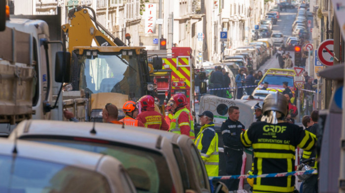 Francuski spasioci pronašli šesto telo u ruševinama srušenih zgrada u Marseju