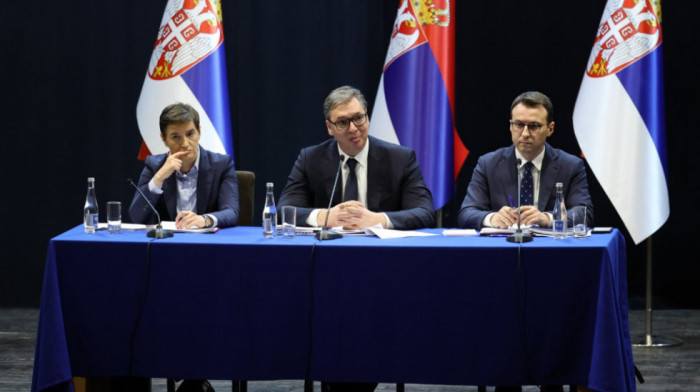 Vučić Srbima sa KiM: Znam da ste odlučili da ne idete na izbore, nek Kurti bude gradonačelnik da više nikog ne foliraju