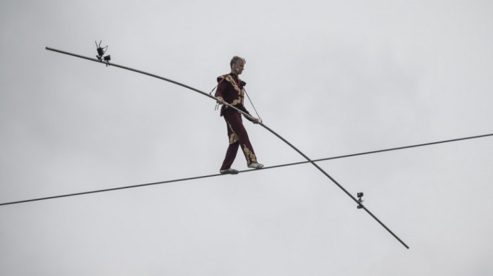 Podvig mađarskog akrobate: Preko užeta prešao sa jedne na drugu obalu Dunava