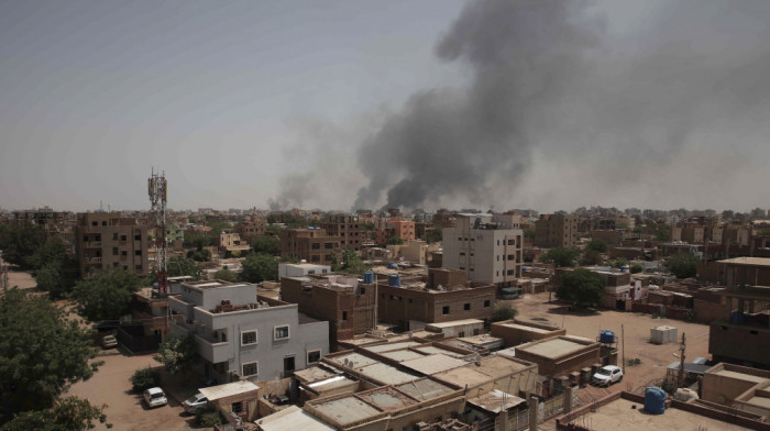 Šta se događa u Sudanu: Izveštaji o novim vazdušnim napadima, posle nekoliko sati blokade ponovo dostupan internet
