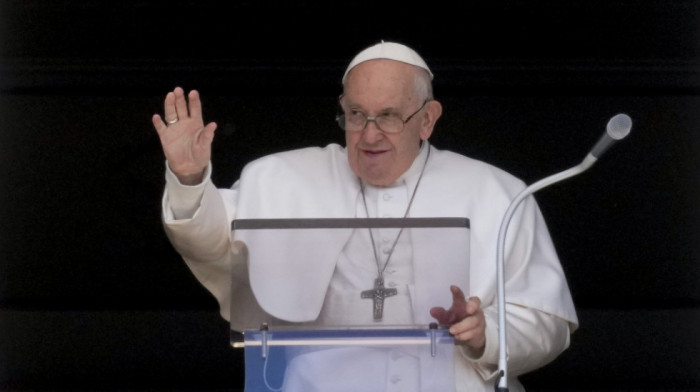 Papa Franja: Hor koji peva san o miru pomračuju solisti rata