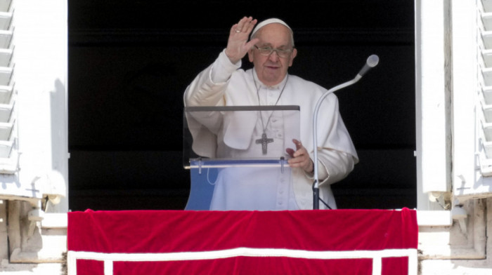Papa ostao bez plave kvačice na Tviteru, isto se desilo i mnogim drugim javnim ličnostima