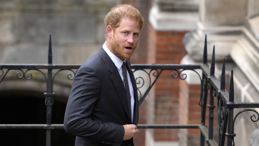 Britanska medijska grupacija se izvinila princu Hariju jer je nezakonito tražila informacije o njemu