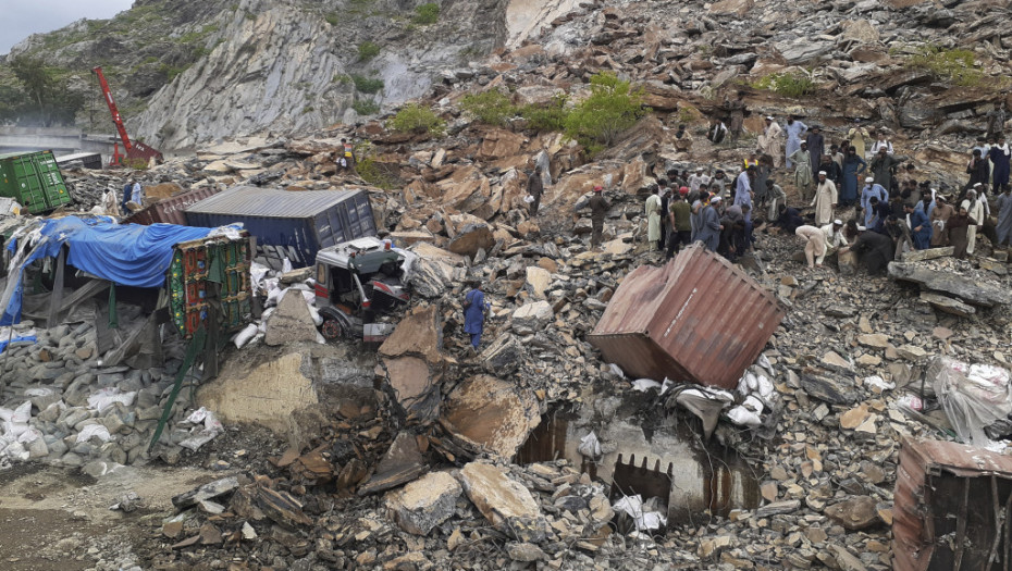 Pokrenulo se klizište u Pakistanu: Najmanje dvoje mrtvih, 20 kamiona zatrpano