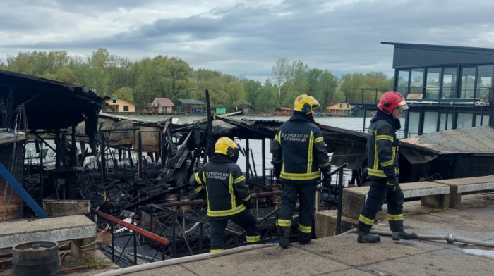 Požar na splavu na Savskom keju, nema povređenih